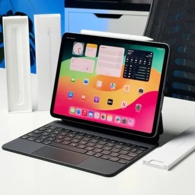 iPad mới 100% nguyên seal máy và hộp đảm bảo nguồn gốc chính hãng Apple.