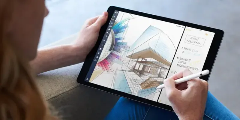Màn hình iPad hiển thị ghi chú học tập bằng chữ viết tay và sơ đồ màu sắc được tạo bởi Apple Pencil.